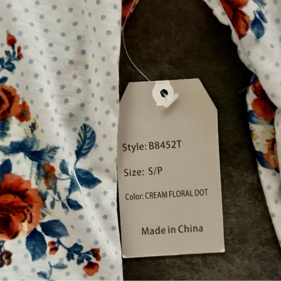 Short crop top 3/4 sleeves brand new with tag - Picture 3 of 3